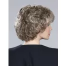 Ellen Wille Alexis paróka, a modellen látható szín: smoke blond mix