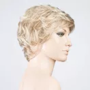 Ellen Wille Alexis Deluxe paróka, a babafejen látható szín: champagne mix 22.26.20